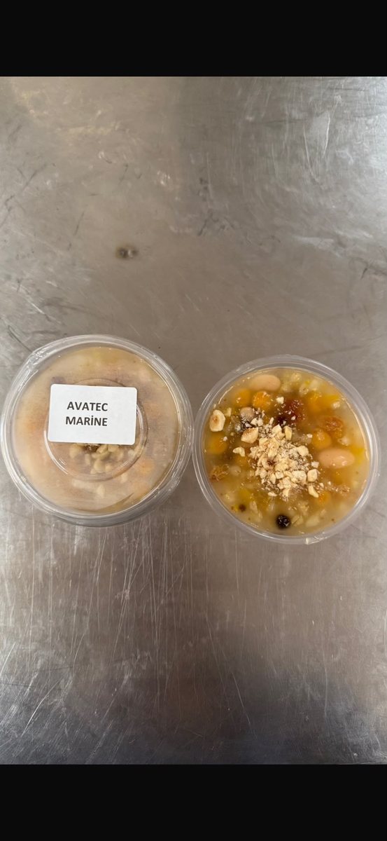 Kurum adına özel sticker uygulanmış paketli aşure örneği